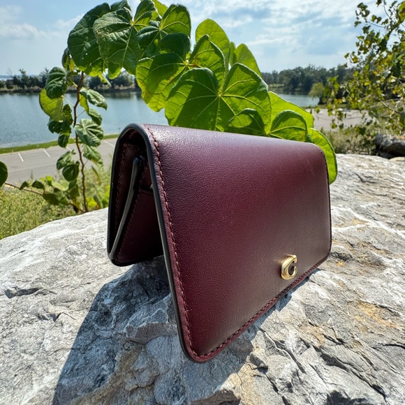 Elegant Burgundy Coach Women's Wallet - Picture 3 of 7